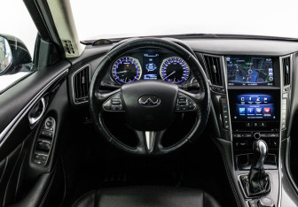 Подержанный автомобиль Infiniti Q50 2016 года (13 фото)