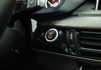 Подержанный автомобиль BMW X5 2015 года (22 фото)