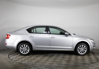 Подержанный автомобиль Skoda Octavia Liftback 2013 года (4 фото)
