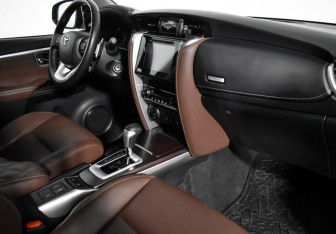 Подержанный автомобиль Toyota Fortuner 2020 года (12 фото)