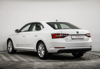 Подержанный автомобиль Skoda Superb Liftback 2018 года (7 фото)