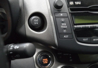 Подержанный автомобиль Toyota RAV4 2009 года (16 фото)