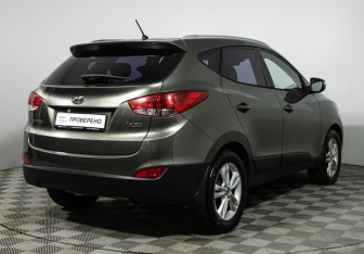 Подержанный автомобиль Hyundai ix35 2010 года (5 фото)
