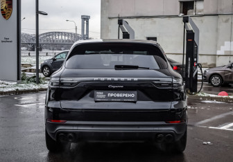 Подержанный автомобиль Porsche Cayenne 2018 года (7 фото)