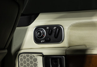 Подержанный автомобиль Land Rover Range Rover 2010 года (20 фото)