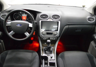 Подержанный автомобиль Ford Focus Sedan 2008 года (14 фото)