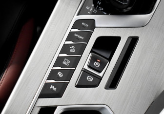 Подержанный автомобиль Geely Coolray 2023 года (11 фото)