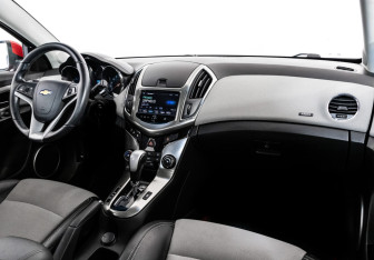 Подержанный автомобиль Chevrolet Cruze Hatchback 2014 года (9 фото)
