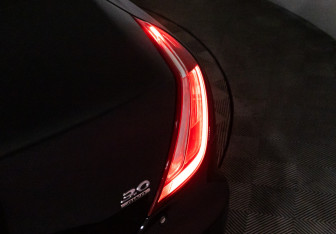 Подержанный автомобиль Jaguar XJ 2016 года (147 фото)