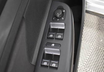 Подержанный автомобиль Volkswagen Jetta Sedan 2008 года (17 фото)