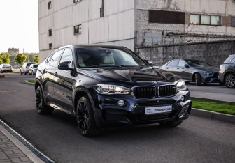 Подержанный автомобиль BMW X6 2017 года (6 фото)