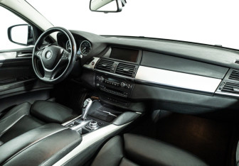 Подержанный автомобиль BMW X6 2013 года (9 фото)