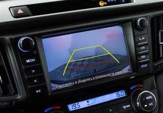 Подержанный автомобиль Toyota RAV4 2018 года (15 фото)