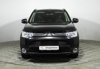 Подержанный автомобиль Mitsubishi Outlander 2013 года (2 фото)