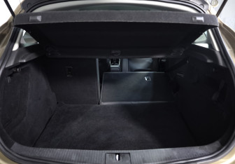 Подержанный автомобиль Opel Astra Hatchback 2012 года (21 фото)