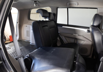 Подержанный автомобиль Mitsubishi Pajero Sport 2010 года (14 фото)