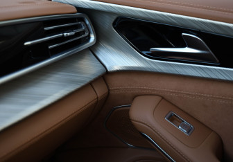 Подержанный автомобиль Hongqi H9 2024 года (17 фото)