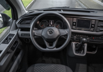 Подержанный автомобиль Volkswagen Caravelle 2020 года (13 фото)