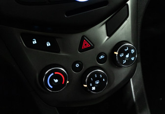 Подержанный автомобиль Chevrolet Aveo Sedan 2014 года (15 фото)