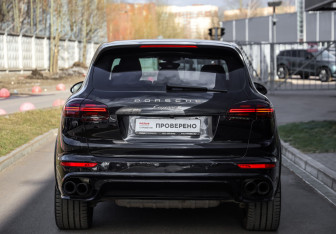 Подержанный автомобиль Porsche Cayenne 2015 года (8 фото)