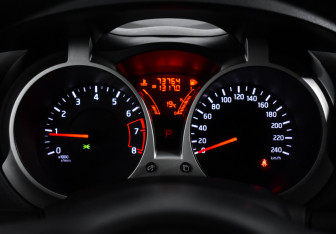 Подержанный автомобиль Nissan Juke 2012 года (17 фото)