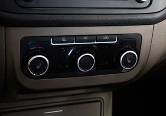 Подержанный автомобиль Volkswagen Golf Plus 2011 года (12 фото)