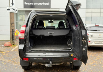 Подержанный автомобиль Toyota Land Cruiser Prado 2015 года (19 фото)