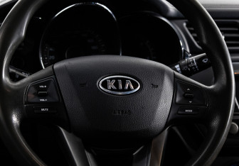 Подержанный автомобиль Kia Rio Sedan 2011 года (11 фото)