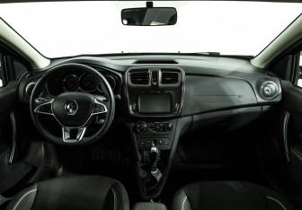 Подержанный автомобиль Renault Logan Sedan 2019 года (13 фото)