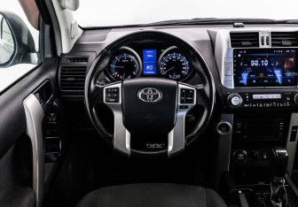 Подержанный автомобиль Toyota Land Cruiser Prado 2013 года (13 фото)