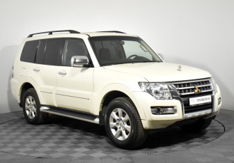 Подержанный автомобиль Mitsubishi Pajero 2021 года (3 фото)