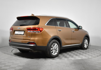 Подержанный автомобиль Kia Sorento 2016 года (5 фото)