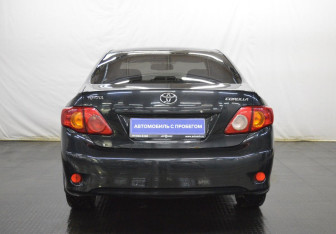 Подержанный автомобиль Toyota Corolla Sedan 2008 года (6 фото)