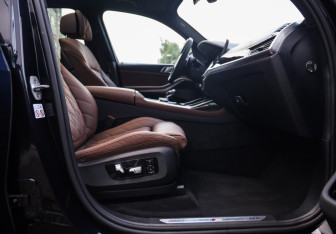 Подержанный автомобиль BMW X7 2019 года (32 фото)
