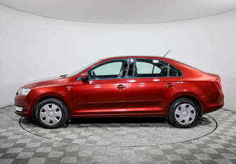 Подержанный автомобиль Skoda Rapid Liftback 2016 года (8 фото)