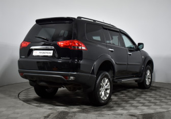 Подержанный автомобиль Mitsubishi Pajero Sport 2014 года (5 фото)