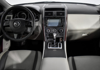 Подержанный автомобиль Mazda CX-9 2008 года (15 фото)