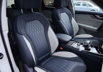 Подержанный автомобиль Hongqi HS5 2024 года (32 фото)