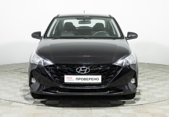 Подержанный автомобиль Hyundai Solaris Sedan 2022 года (2 фото)