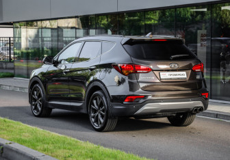 Подержанный автомобиль Hyundai Santa Fe 2017 года (8 фото)