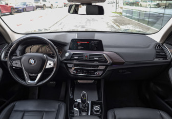 Подержанный автомобиль BMW X3 2020 года (10 фото)