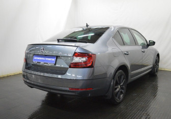 Подержанный автомобиль Skoda Octavia Liftback 2020 года (5 фото)