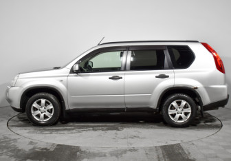 Подержанный автомобиль Nissan X-Trail 2008 года (8 фото)