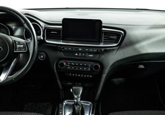 Подержанный автомобиль Kia Ceed Wagon 2019 года (14 фото)