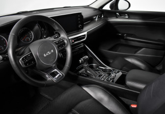Подержанный автомобиль Kia K5 2021 года (9 фото)