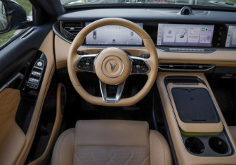 Подержанный автомобиль Voyah Free 2025 года (17 фото)