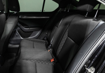 Подержанный автомобиль Skoda Octavia Liftback 2018 года (10 фото)