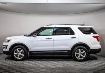 Подержанный автомобиль Ford Explorer 2017 года (8 фото)