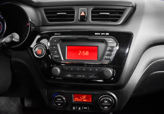 Подержанный автомобиль Kia Rio Sedan 2012 года (15 фото)