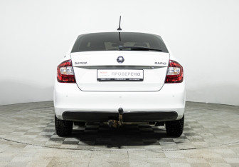 Подержанный автомобиль Skoda Rapid Liftback 2018 года (6 фото)